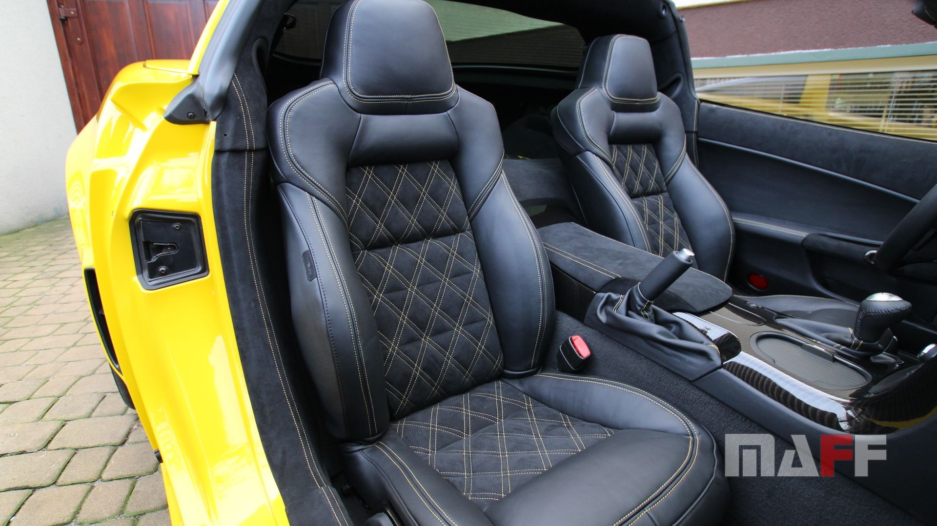 Fotele Chevroleta Corvette Z06 ze skórą i Alcantarą
