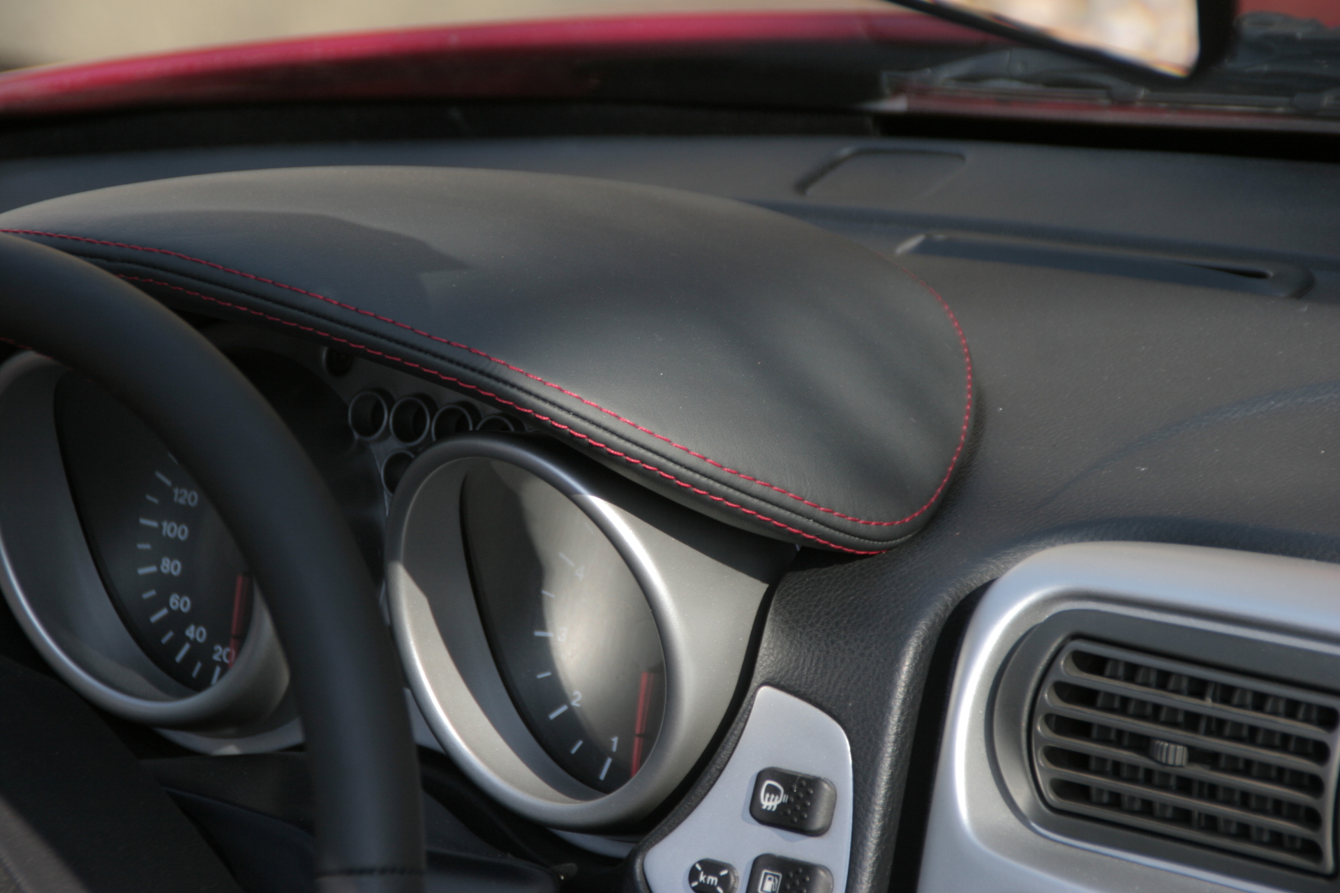 Obszycie kokpitu Alfa Romeo GTV Cabrio