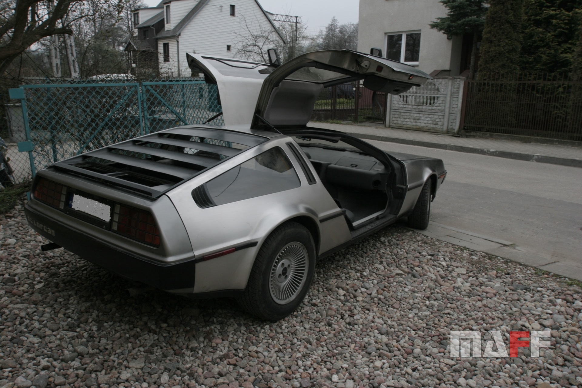 Odbudowane wnętrze i tapicerka DeLorean DMC-12