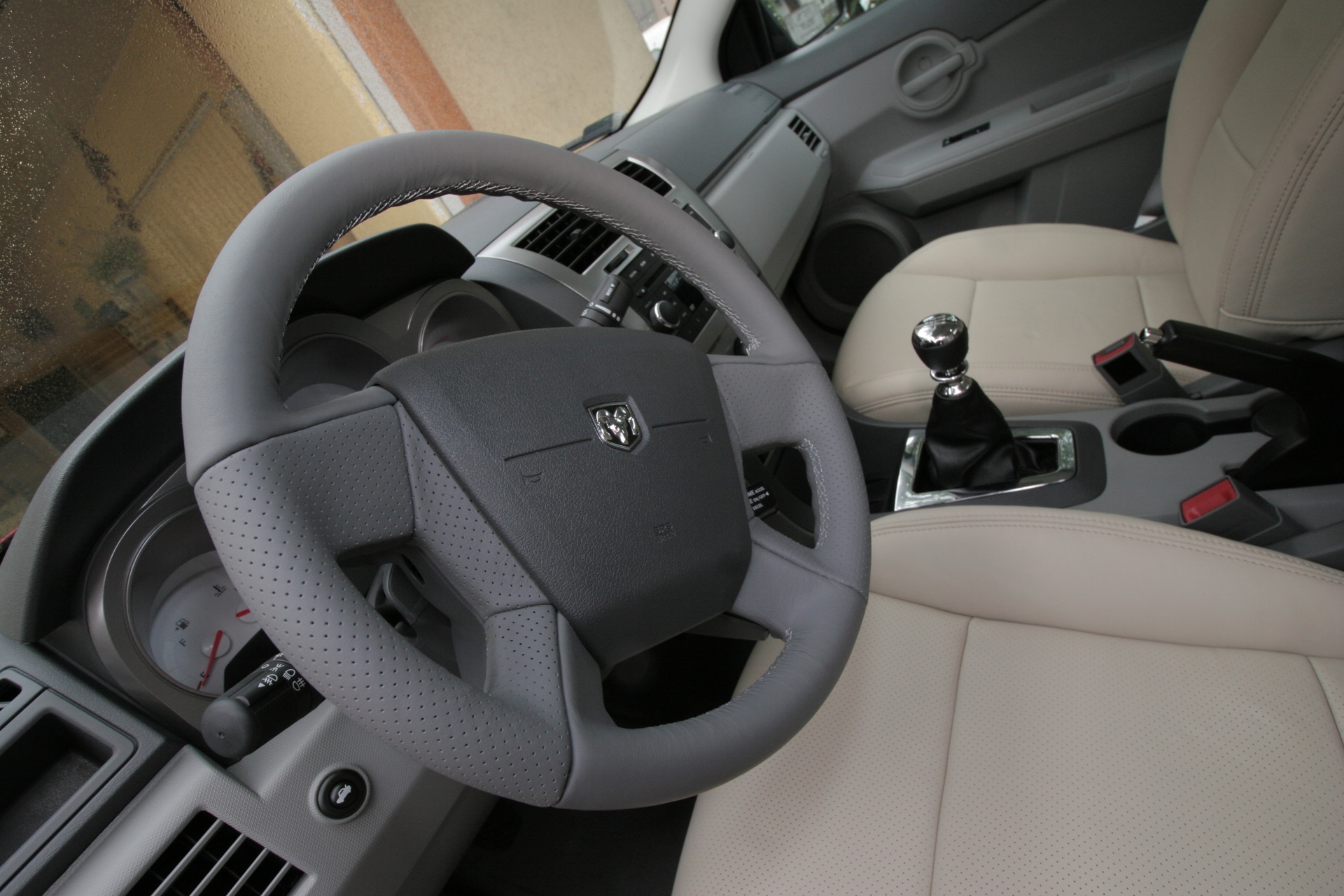 Obszycie kierownicy Dodge Avenger