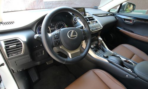 Obszycie kierownicy Lexus NX 300h