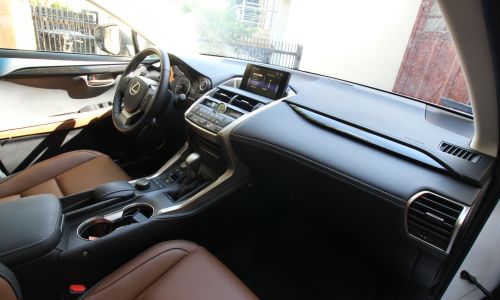 Obszycie kokpitu Lexus NX 300h