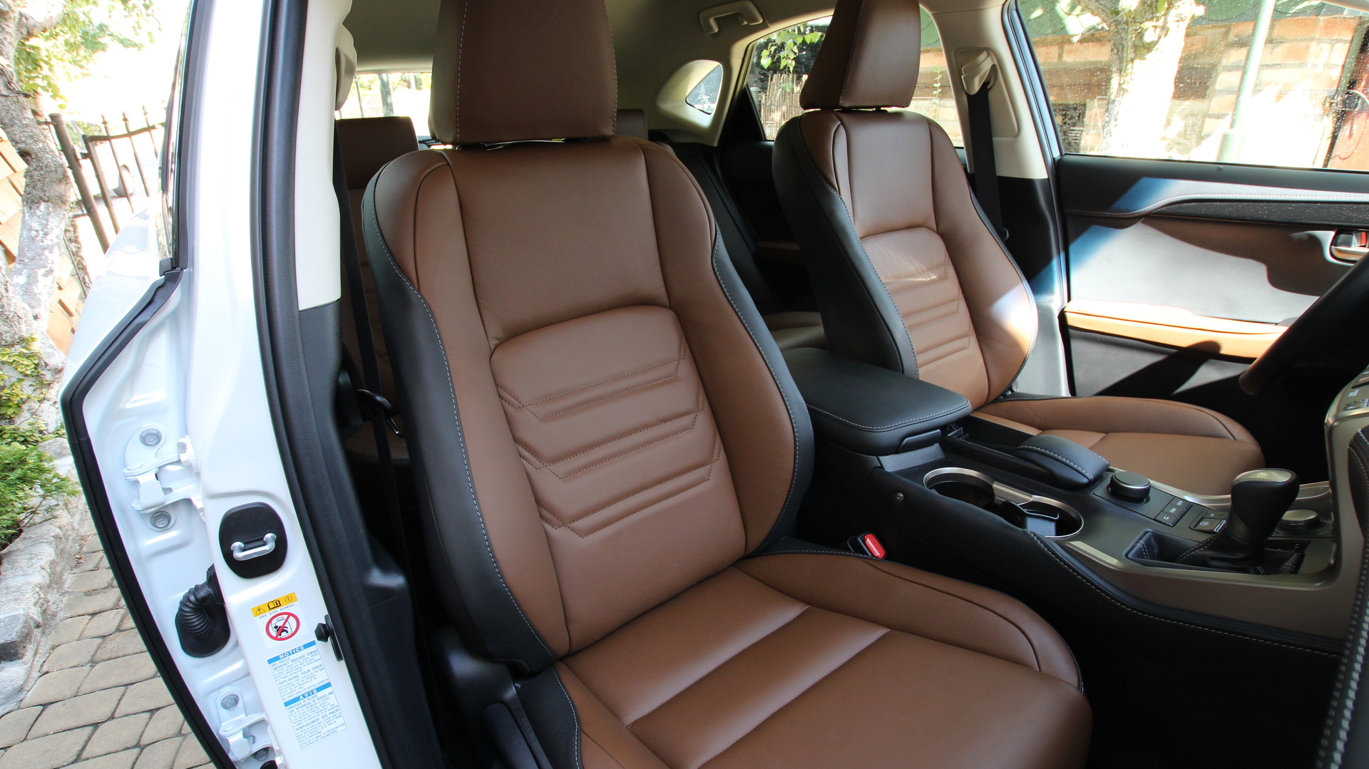 Tapicerka samochodowa Lexus NX 300h