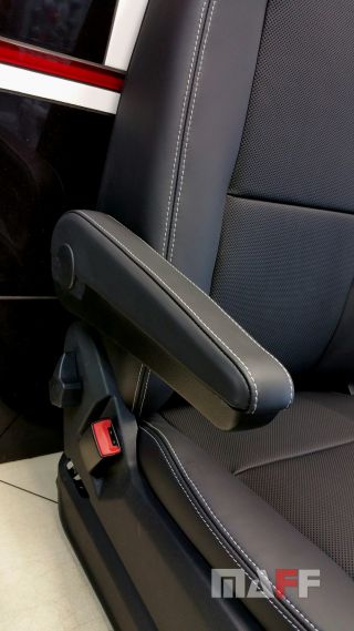 Tapicerka samochodowa Mercedes-Benz W447 - 1