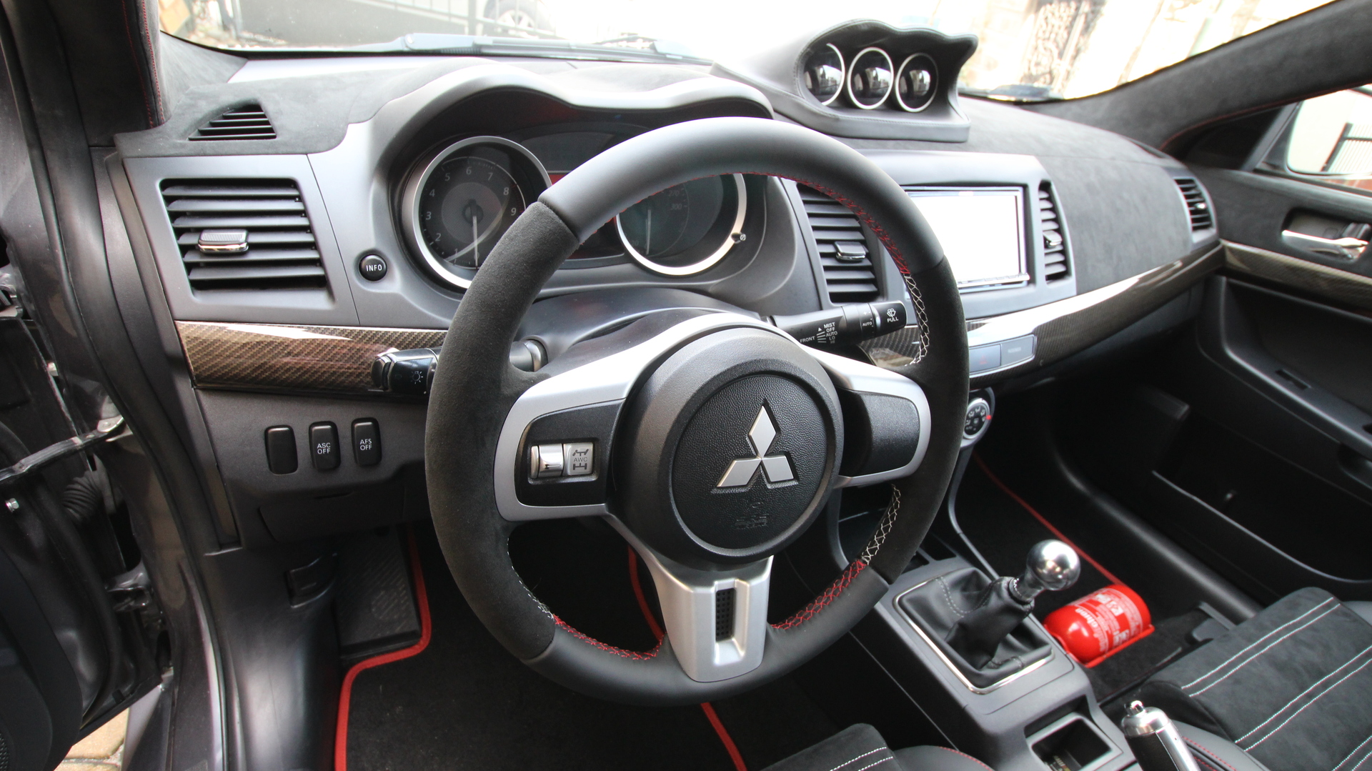 Obszycie kierownicy Mitsubishi EVO X
