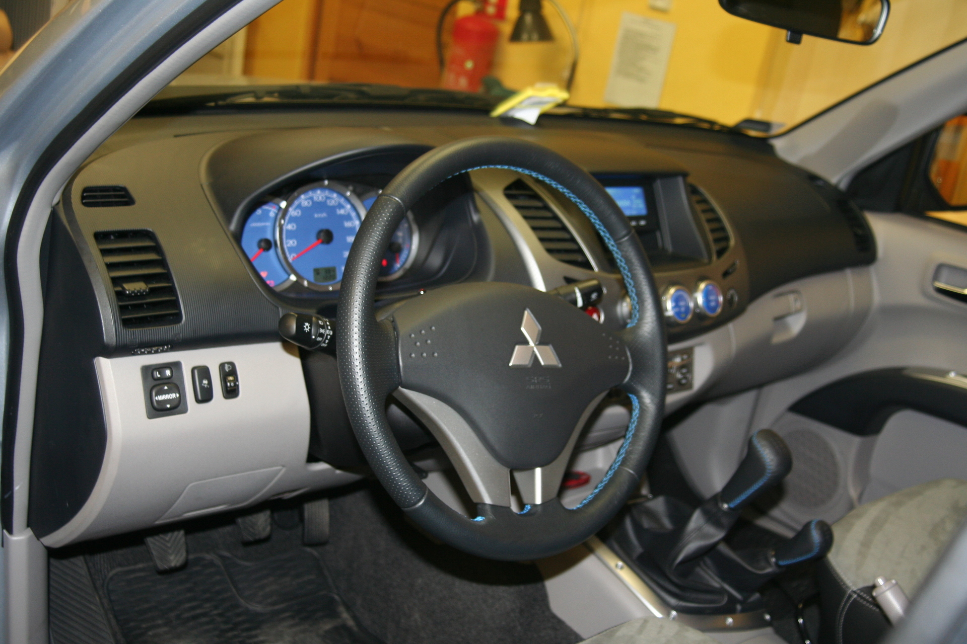 Obszycie kierownicy Mitsubishi L200
